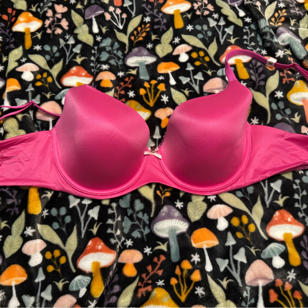 38D Victoria Secret Bra